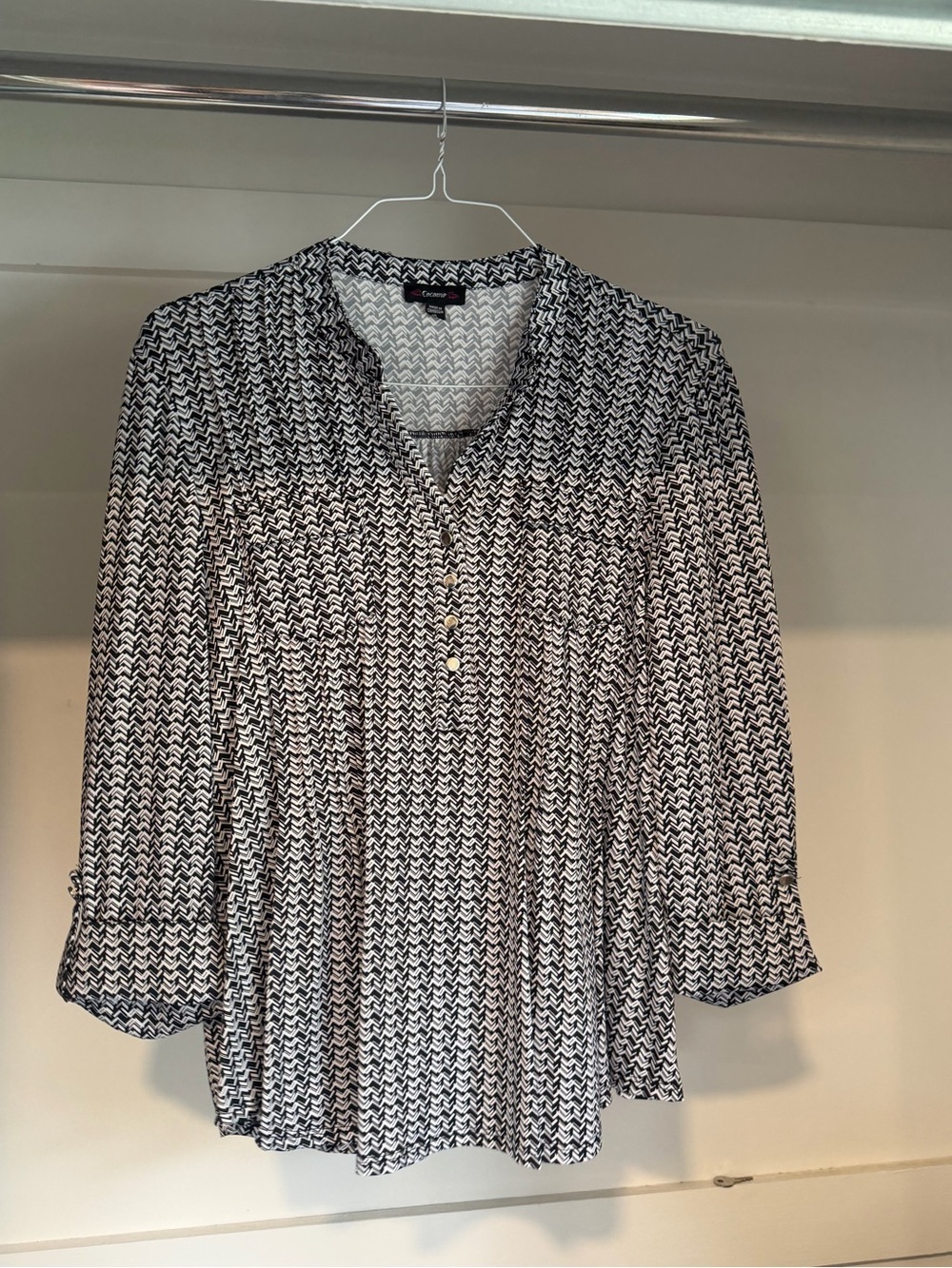 Cocomo Women’s 1/2 Button Close Roll Sleeve Blouse Top Black White Size XL